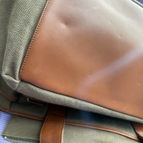 Levenger Italian leather travel bags (2) - Picture 5 of 16